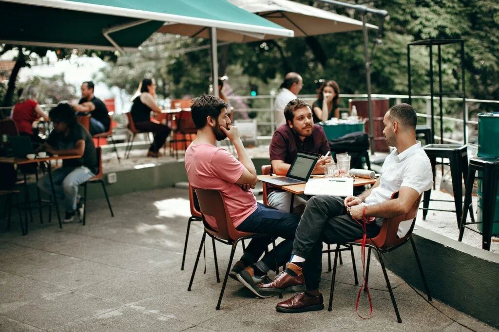 Le 13 migliori idee per attirare clienti tramite un blog per ristoranti - Rispondi alle domande più comuni