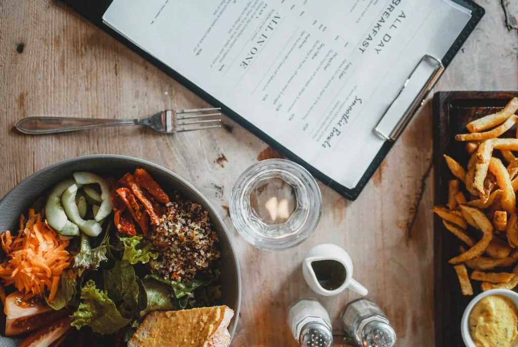 Le 13 migliori idee per attirare clienti tramite un blog per ristoranti - Metti in primo piano le voci del tuo menu