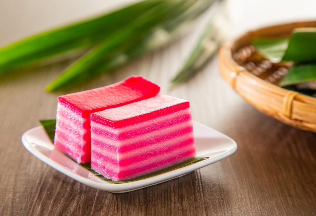 What are the most famous Malaysian desserts?