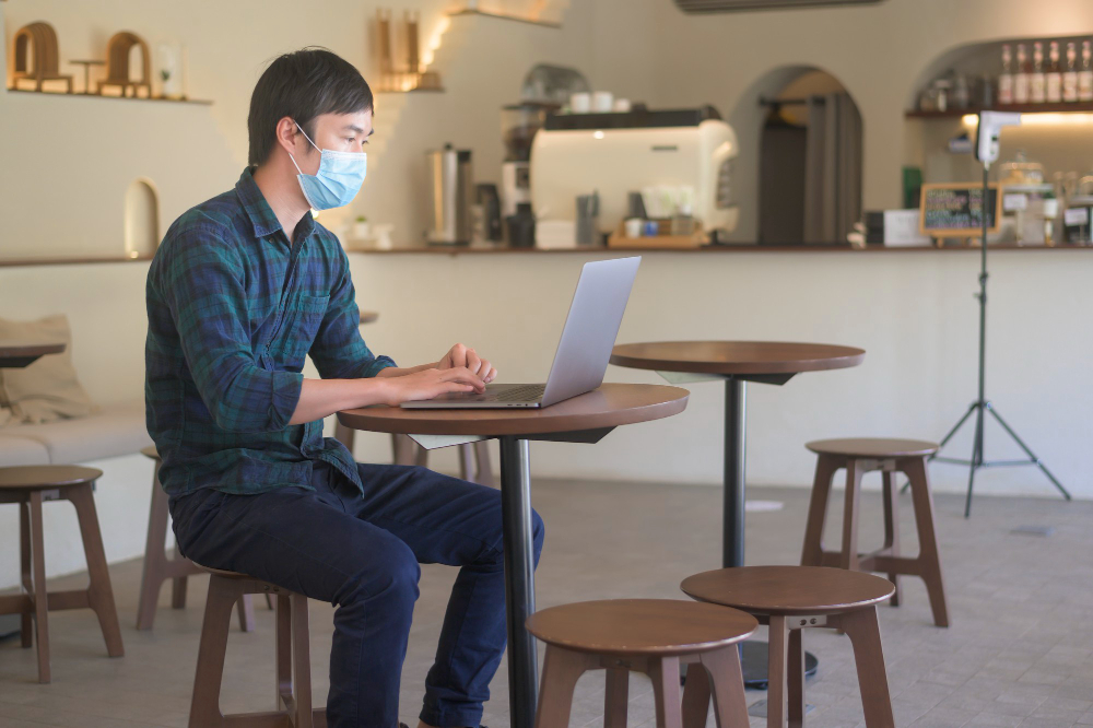 Restaurant seating adjustments with gaps